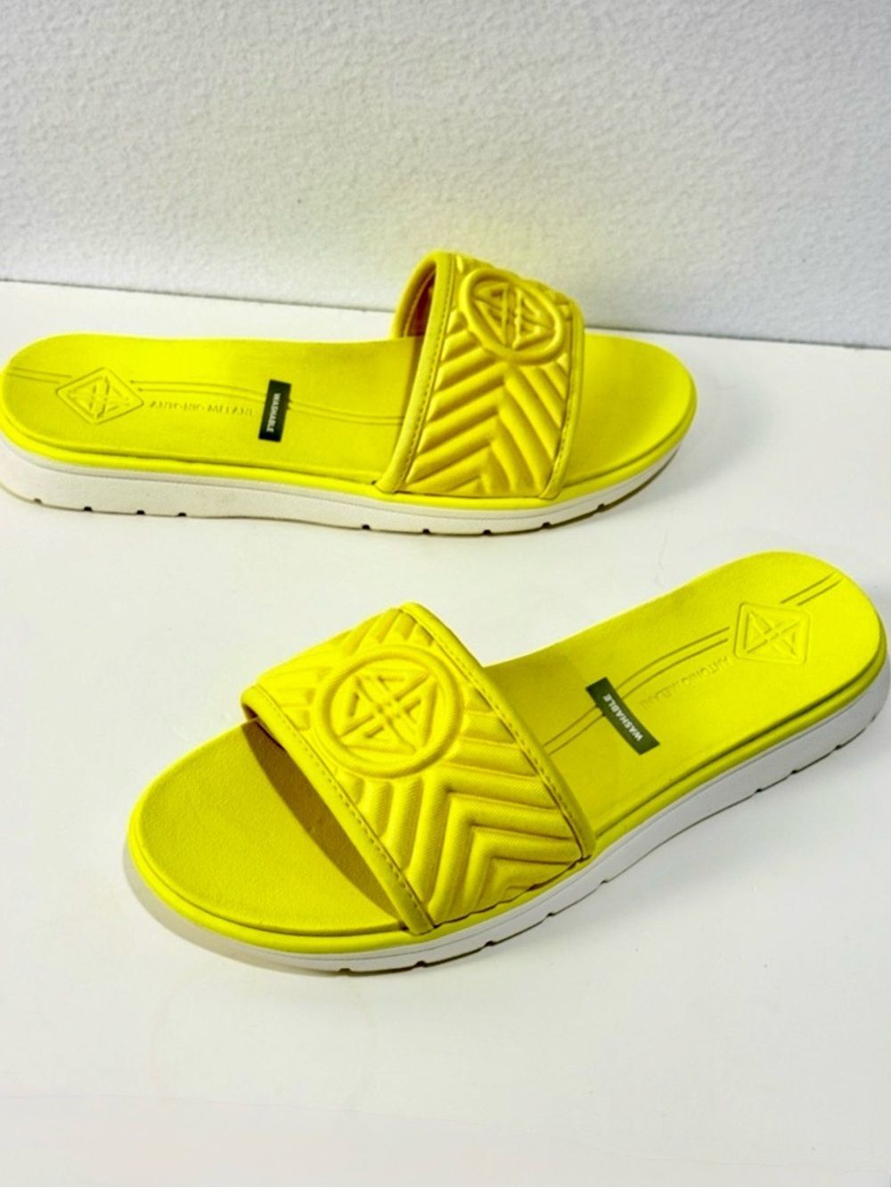 Antonio Melani Lannaii Yellow Quilted Logo Slides Sandals Sz 8